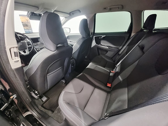 Volvo XC60 10 of 30