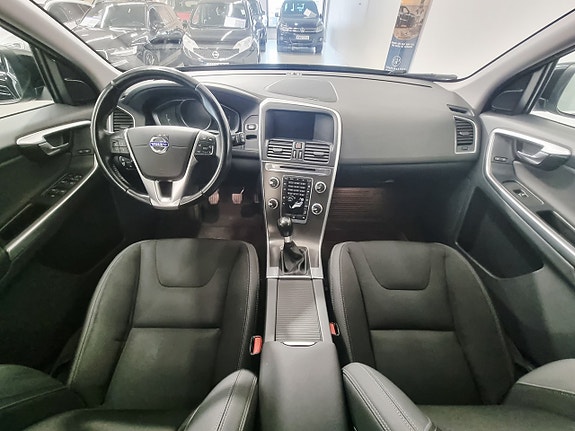 Volvo XC60 12 of 30