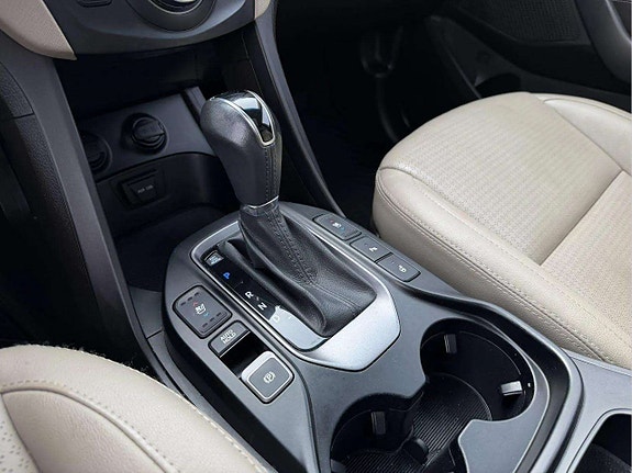 Hyundai Santa Fe 10 of 19