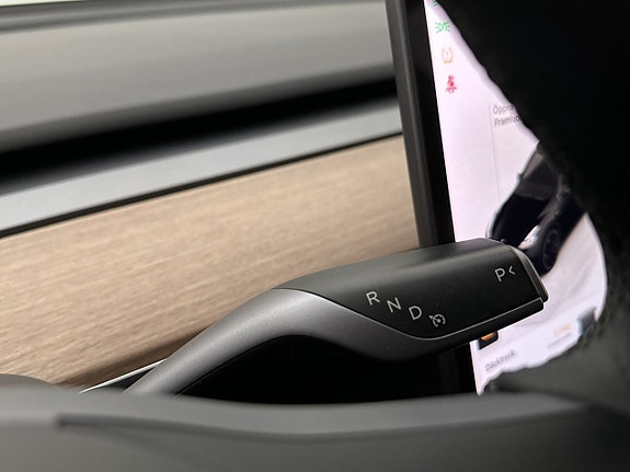 Tesla Model Y 18 of 30