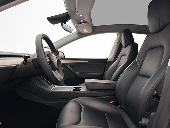 Tesla Model Y 12 of 30