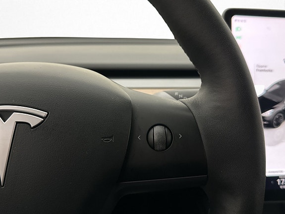 Tesla Model Y 17 of 30