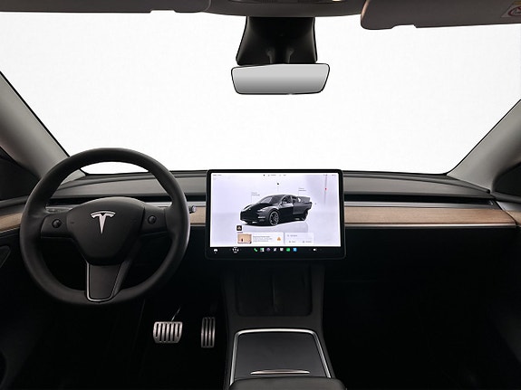 Tesla Model Y 14 of 30
