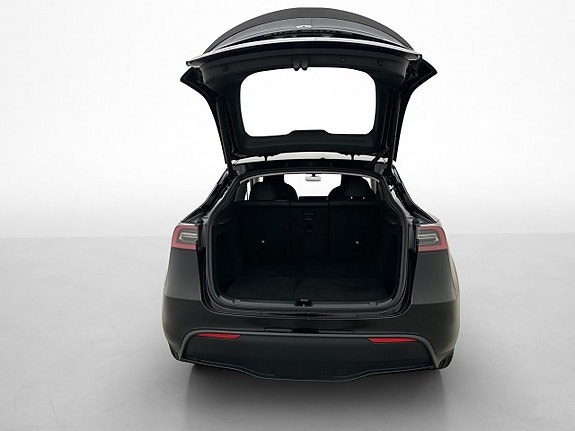 Tesla Model Y 30 of 30