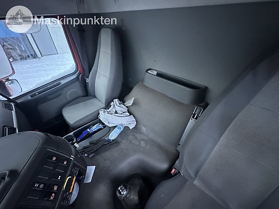 Volvo FM 9 6x2 flakbil 16 of 27