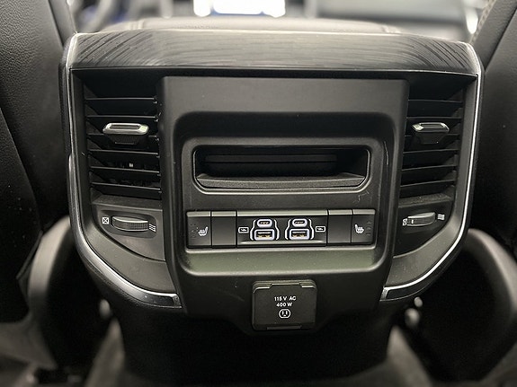 Dodge RAM 1500 10 of 23