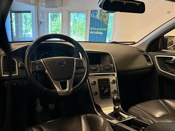 Volvo XC60 10 of 14