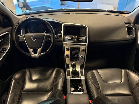 Volvo XC60 11 of 14