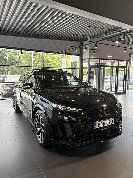 Audi Q6 e-tron 4 of 8