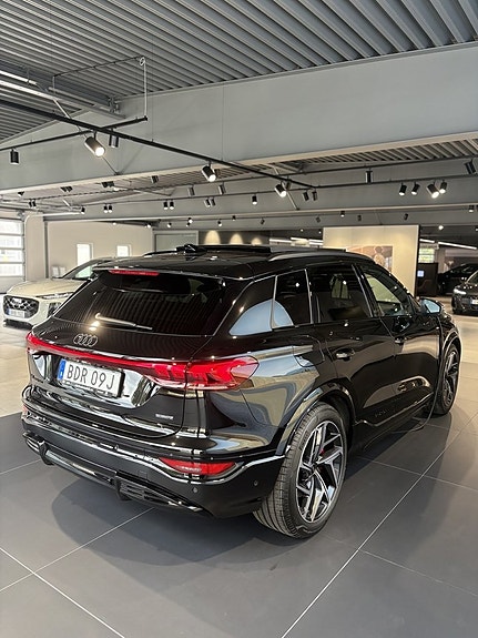 Audi Q6 e-tron 3 of 8