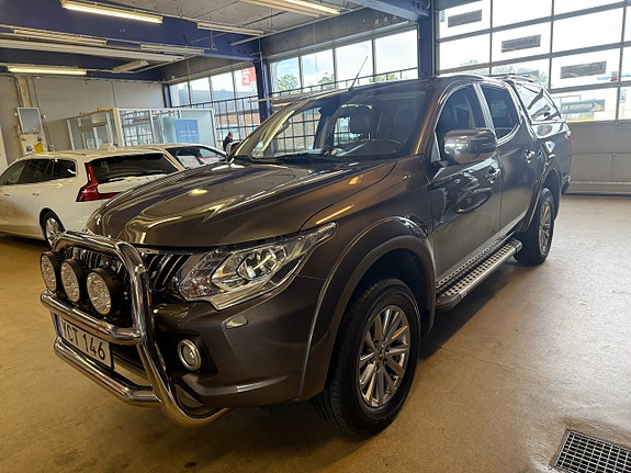 Mitsubishi L200 2 of 17