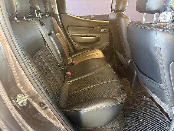 Mitsubishi L200 9 of 17