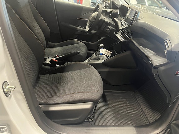 Peugeot 208 2 of 4