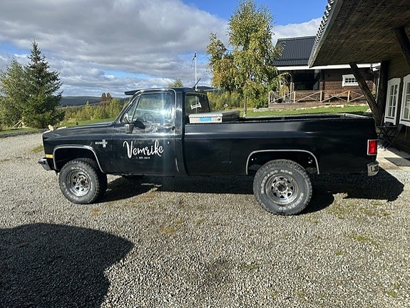Chevrolet K20 3 of 6