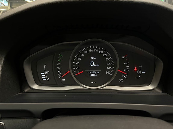 Volvo V60 13 of 17