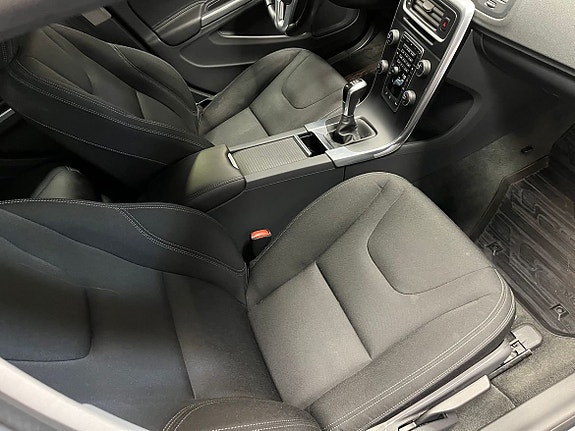 Volvo V60 8 of 17