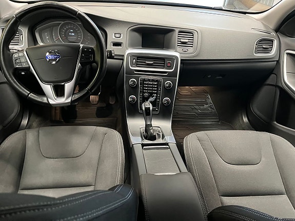 Volvo V60 11 of 17