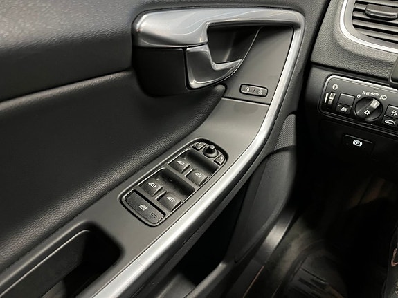 Volvo V60 12 of 17