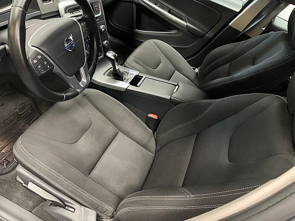 Volvo V60 4 of 17