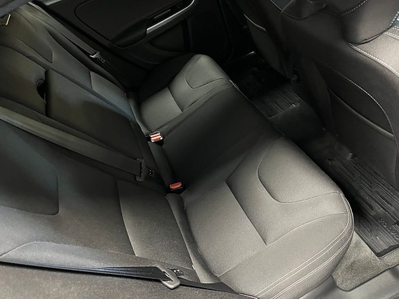 Volvo V60 7 of 17