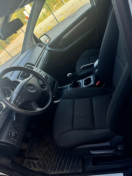Mercedes-Benz B180 8 of 10