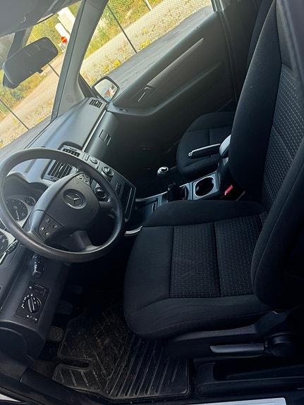 Mercedes-Benz B180 7 of 10