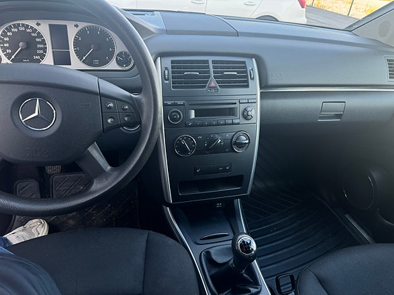 Mercedes-Benz B180 9 of 10