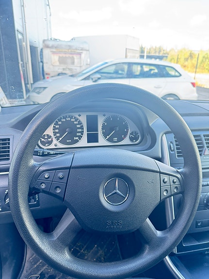 Mercedes-Benz B180 10 of 10