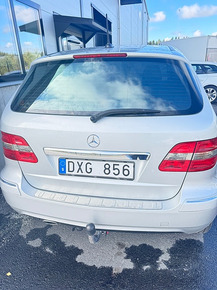 Mercedes-Benz B180 4 of 10