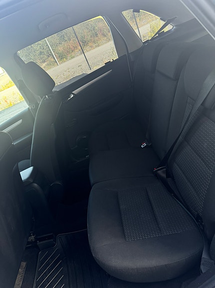 Mercedes-Benz B180 6 of 10