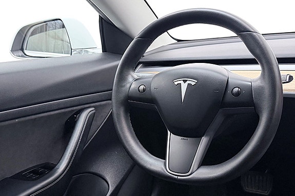 Tesla Model 3 16 of 30