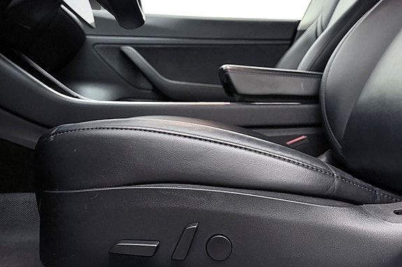 Tesla Model 3 13 of 30