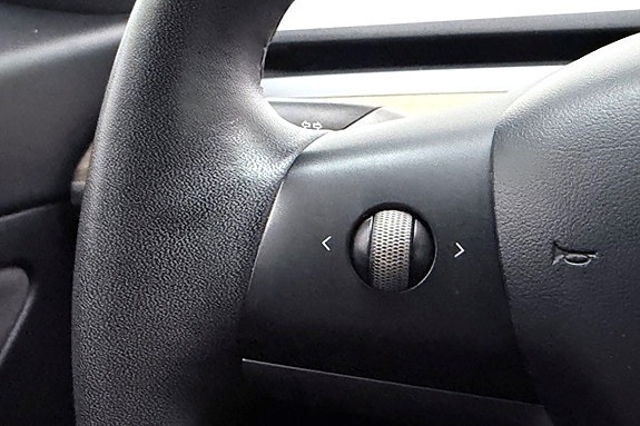 Tesla Model 3 18 of 30
