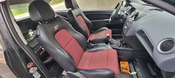 Ford Fiesta 13 of 30