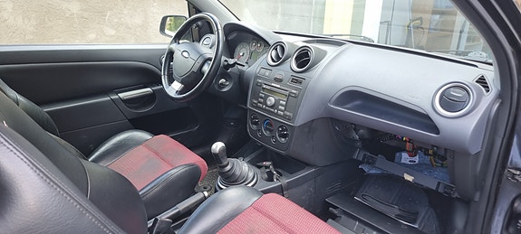 Ford Fiesta 12 of 30