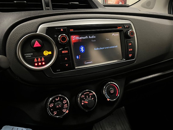 Toyota Yaris 14 of 16