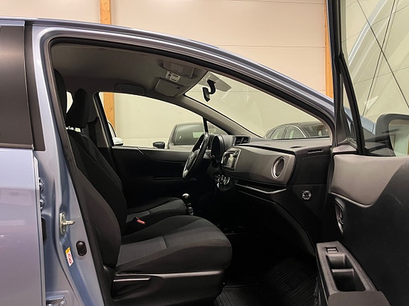 Toyota Yaris 8 of 16