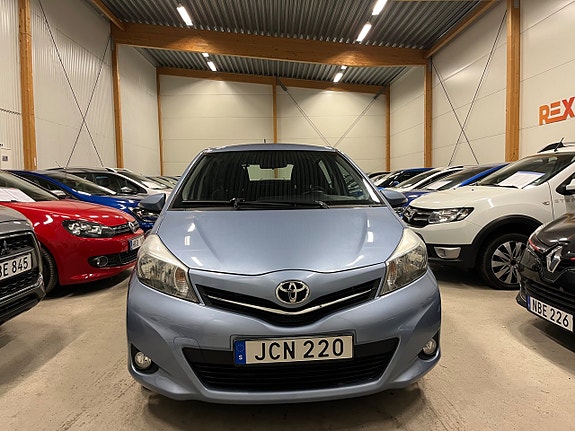 Toyota Yaris 7 of 16