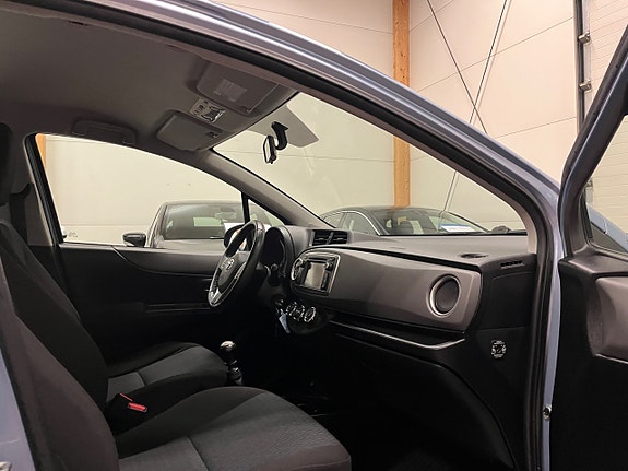 Toyota Yaris 9 of 16