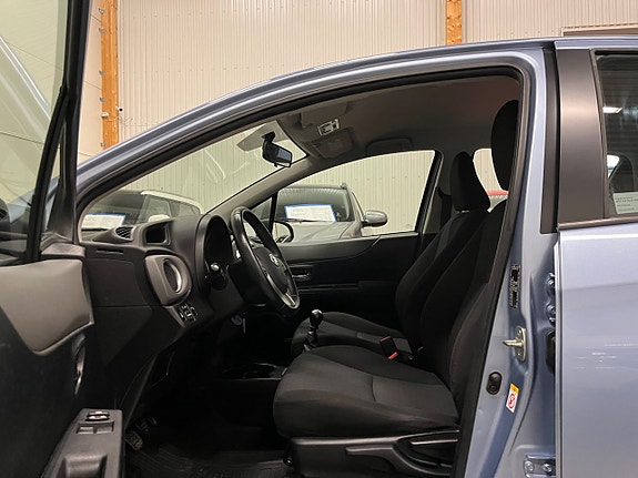 Toyota Yaris 11 of 16