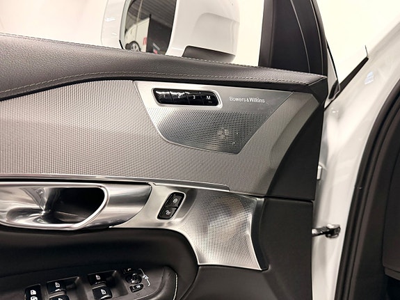 Volvo XC90 14 of 30