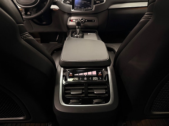Volvo XC90 19 of 30