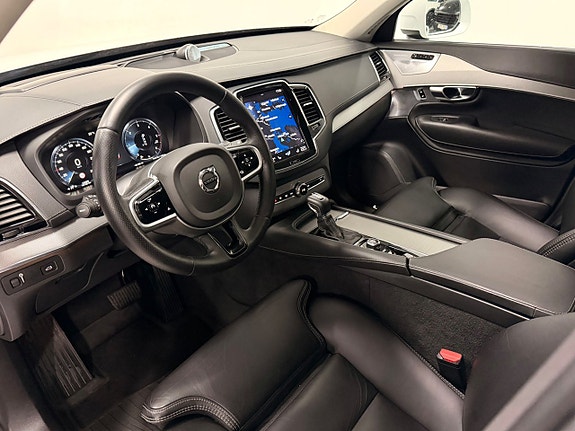 Volvo XC90 13 of 30
