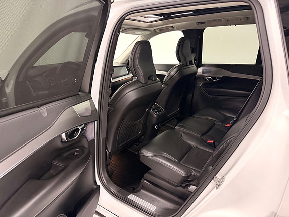 Volvo XC90 18 of 30
