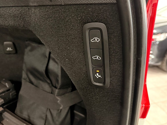 Volvo XC90 10 of 30