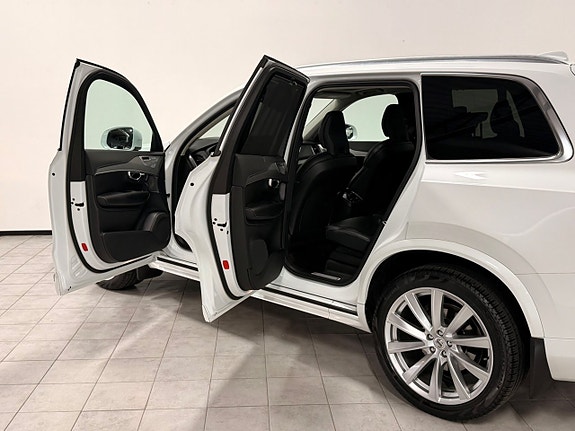 Volvo XC90 17 of 30