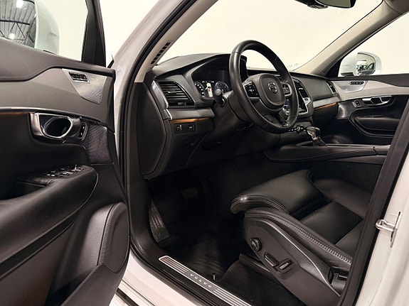 Volvo XC90 11 of 30