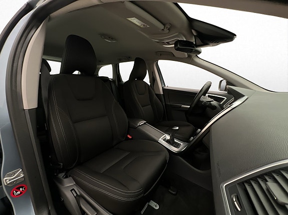 Volvo XC60 10 of 27