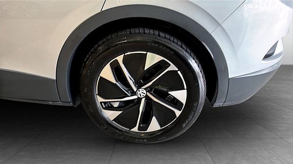 Volkswagen ID.4 7 of 14