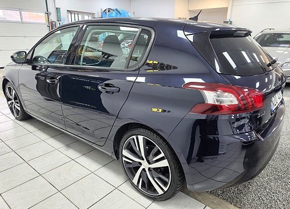 Peugeot 308 4 of 17